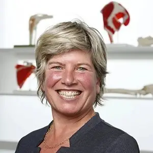 Portret van Astrid Duivenvoorden eigenaar van Vivre! Fitwalk in Bergen (NH)